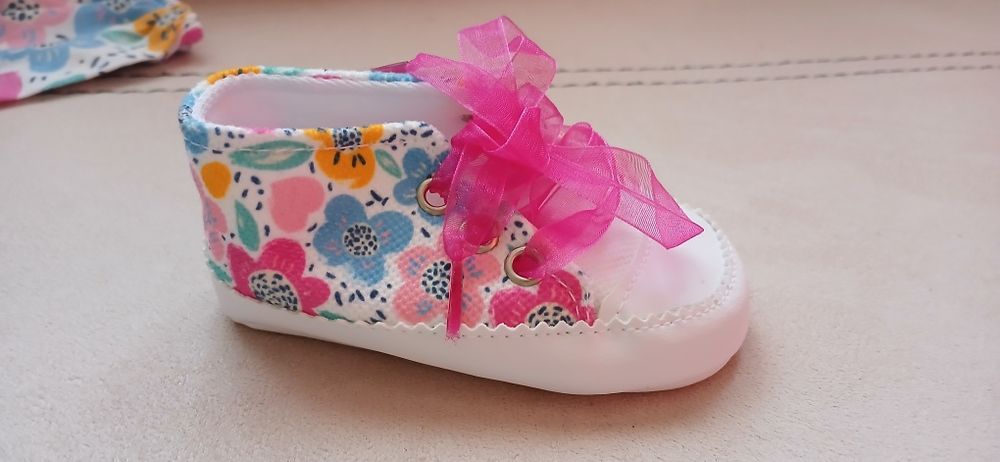 Комплект риза- боди със сукман и буйки размер 9-12 месеца.