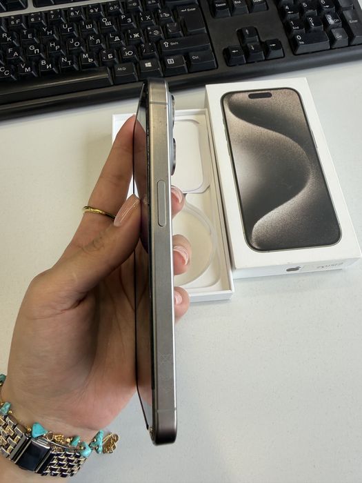 Продам Айфон 15 про 256