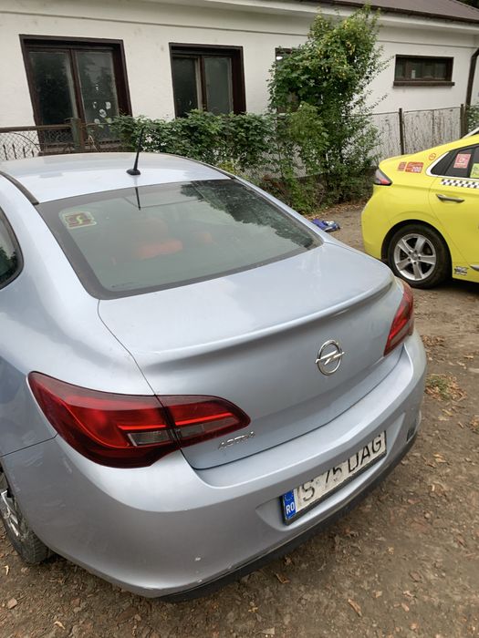 Pise opel astra j din 2014 motor 1.4 benzina 74kw