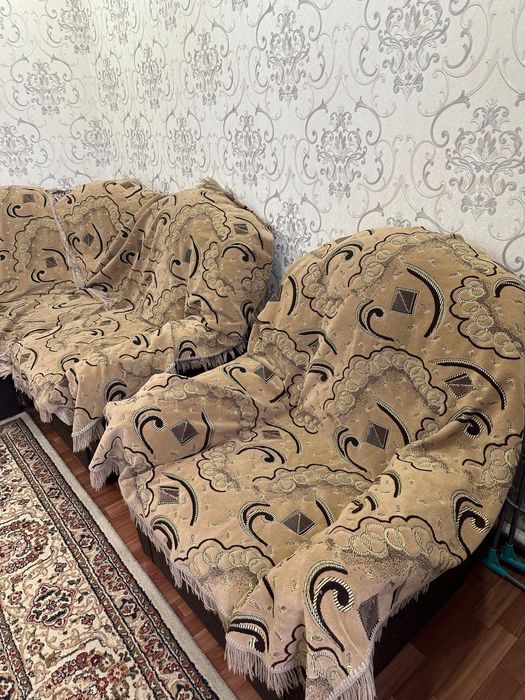 Продам диван с креслой