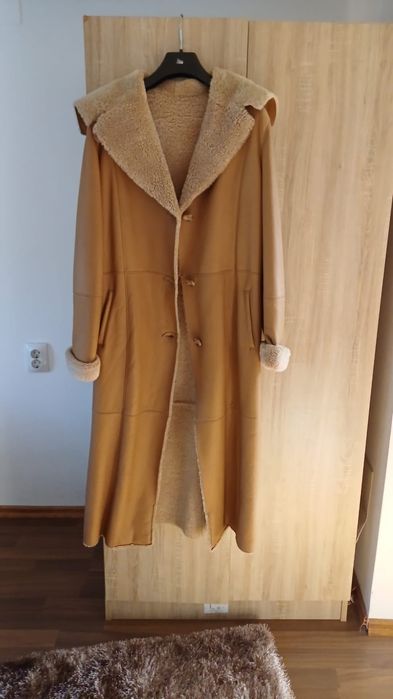 Palton lung îmblănit, elegant și călduros – stare excelentă