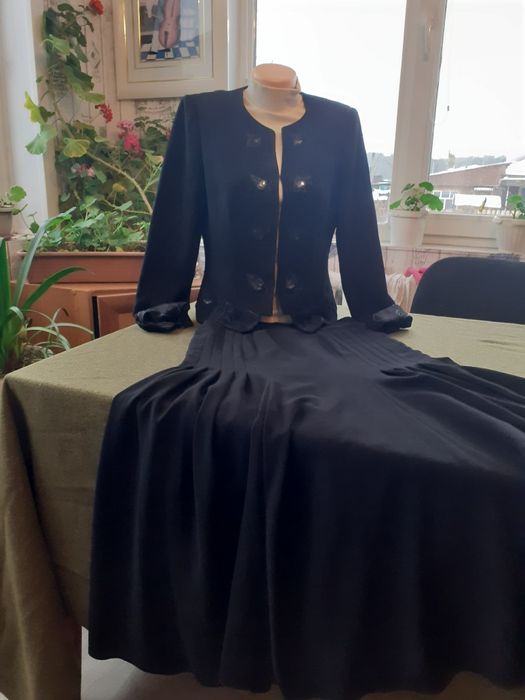 Продам женскую одежду,жакеты.