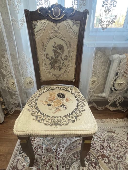 Стулья белые большие