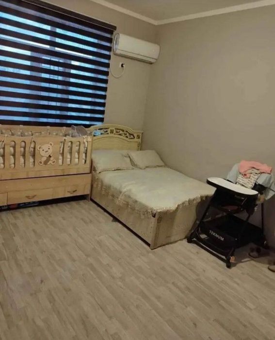 Tinchlik metro yonida