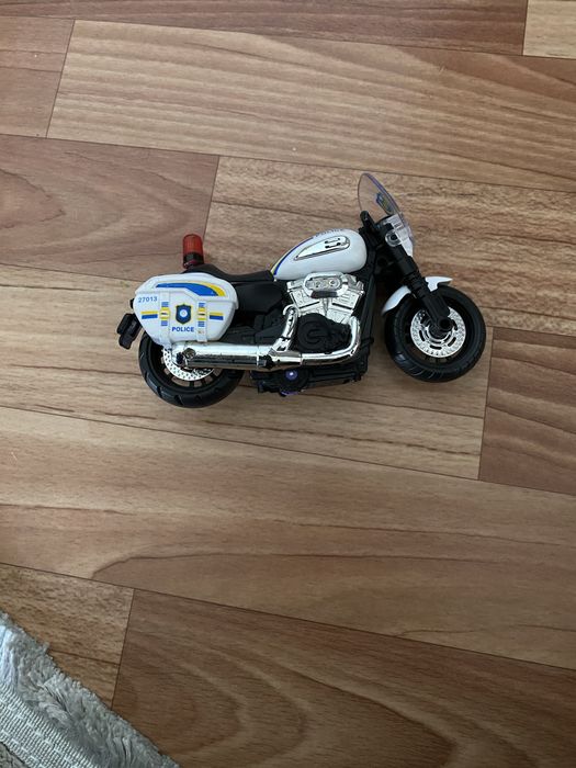 Продам игрушки , машинки