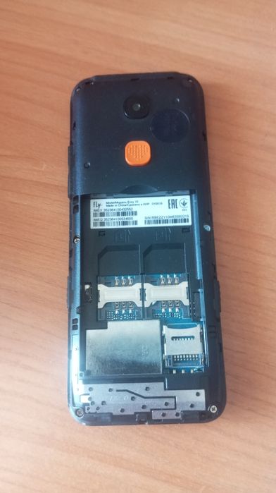 Продам телефон Fly Ezzy10