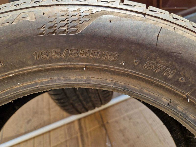 2 Bridgestone R16 195/55
летни гуми
DOT3722