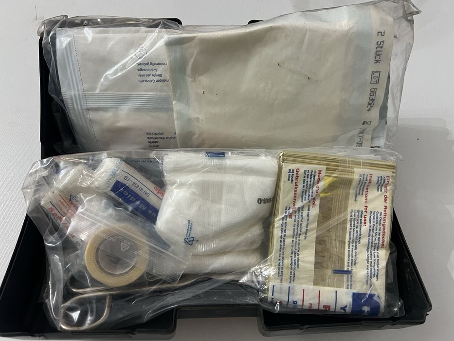 Mercedes benz w211 аптечка оригинал под сиденье