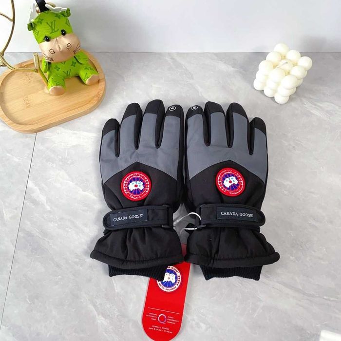 Aduc pe comanda Manusi CANADA GOOSE orice model