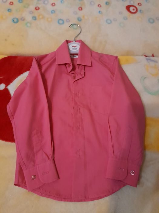 Продаем рубашки   5-7лет. Цена по 2000тг.