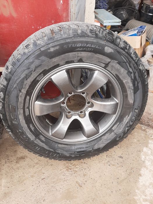 Продаю резину с дисками на Hilux