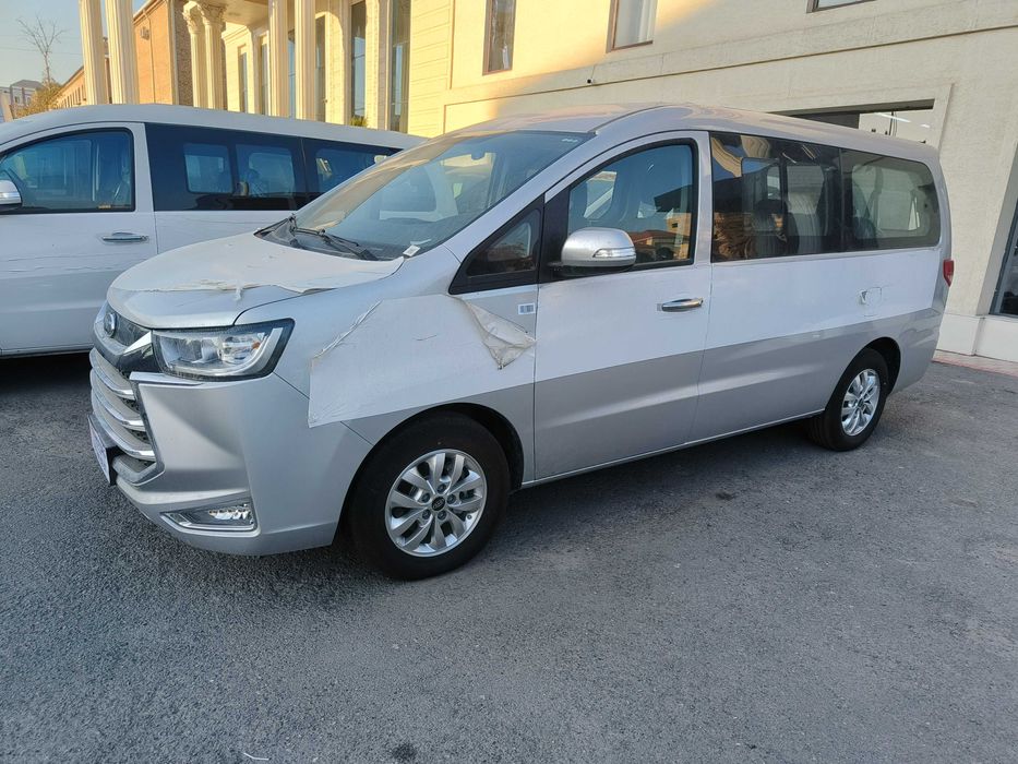 JAC M4 8+1 seats