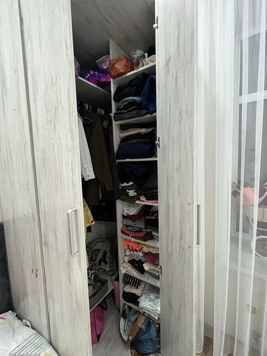 Угловой шкаф вместительный