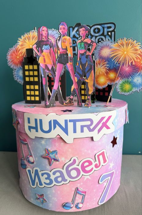 Картонена торта  Kpop Demon Hunters Ловци на демони HUNTRIX