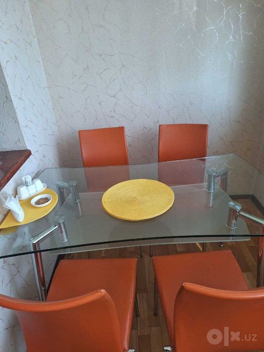 Стеклянный стол+6 стульев