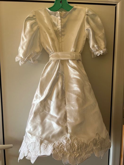 Стилна и красива бяла рокля за принцеса, костум за принц