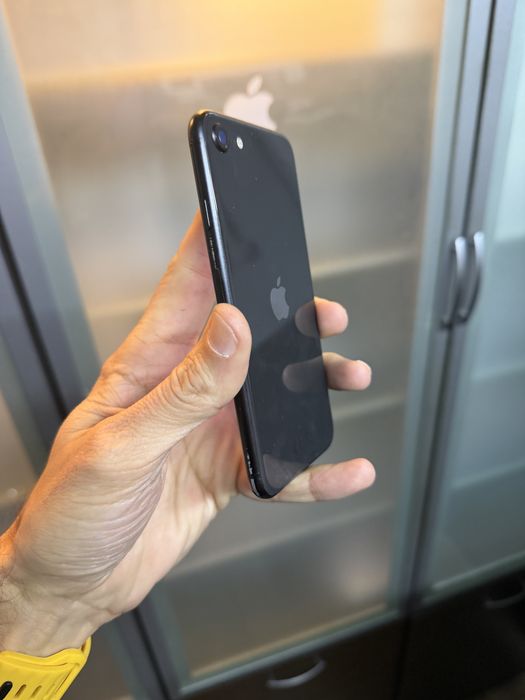 Vand Iphone Se 2020 black