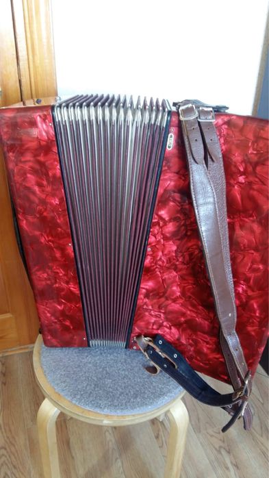 Продам аккордеон "weltmeister"