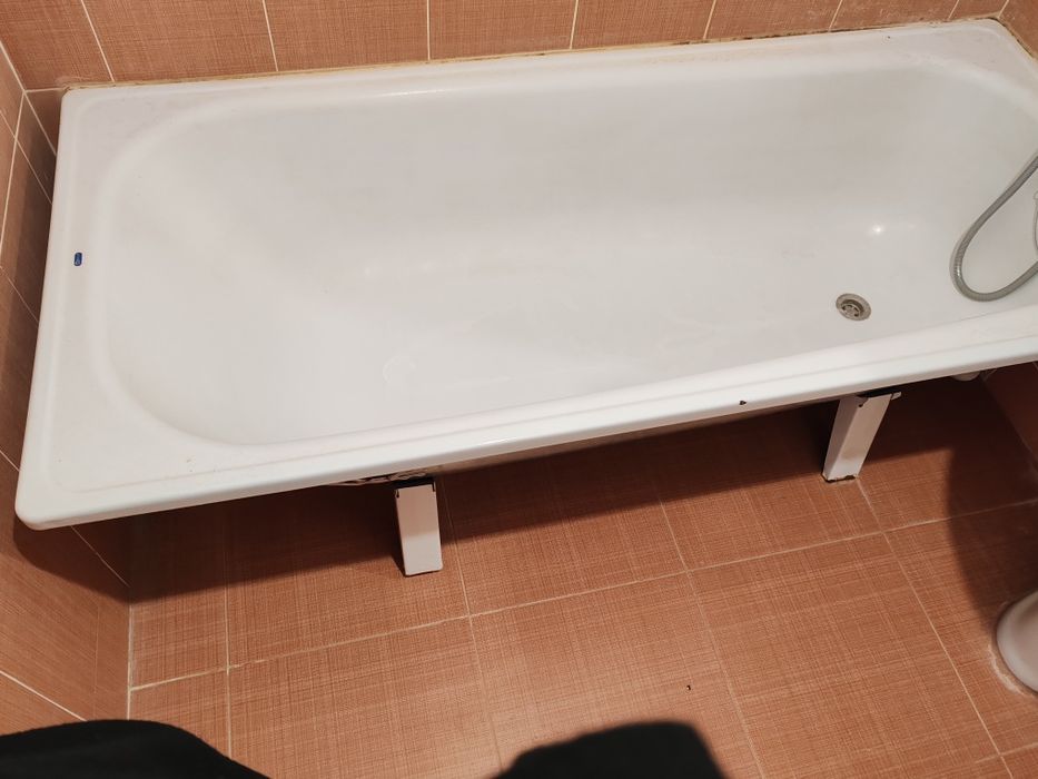 Ванна б/у с раковиной и унитазом