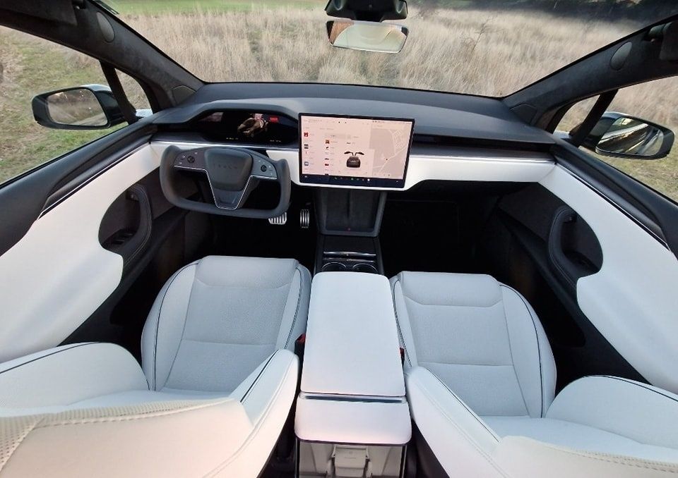 Тесла под наем за сватби и абитуриентски бал