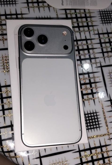 Vand iphone 17 pro max facke