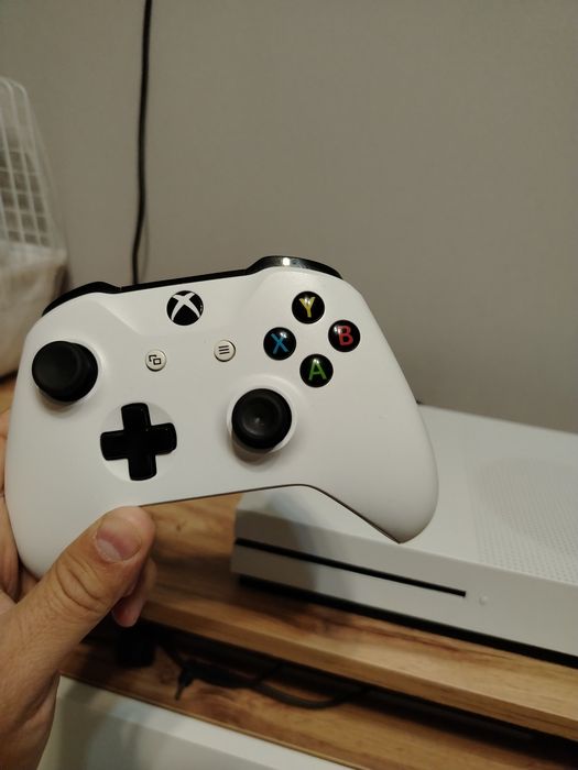 Xbox one s FC 25 UFC 4