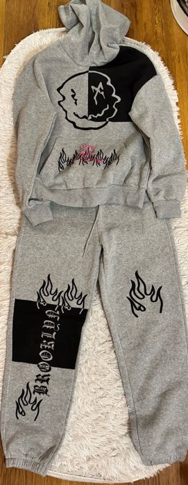 Сив анцуг с интересен дизайн