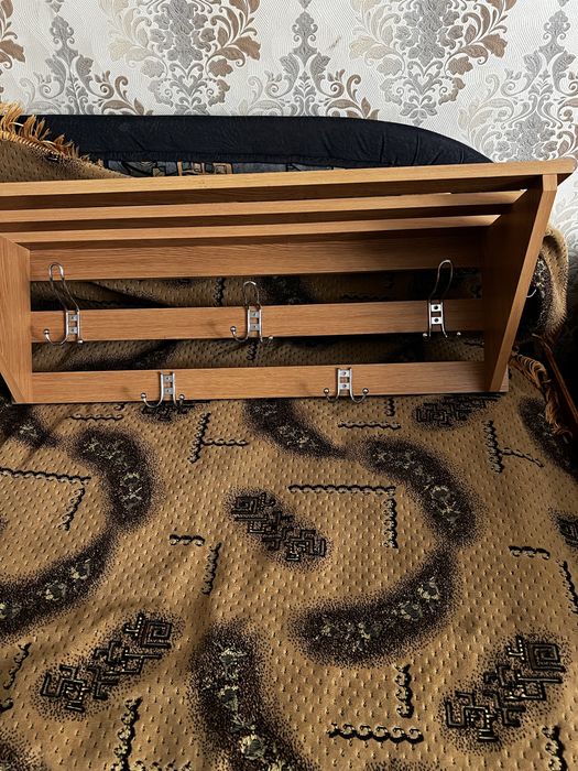 Продаю настенную вешалку