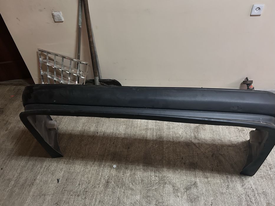 Продам бампер на мерс 124