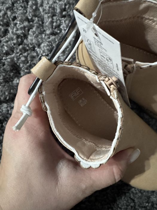 Botine noi cu eticheta:Fred&Flo marimi dispon:22,23,24,25,26,27,28