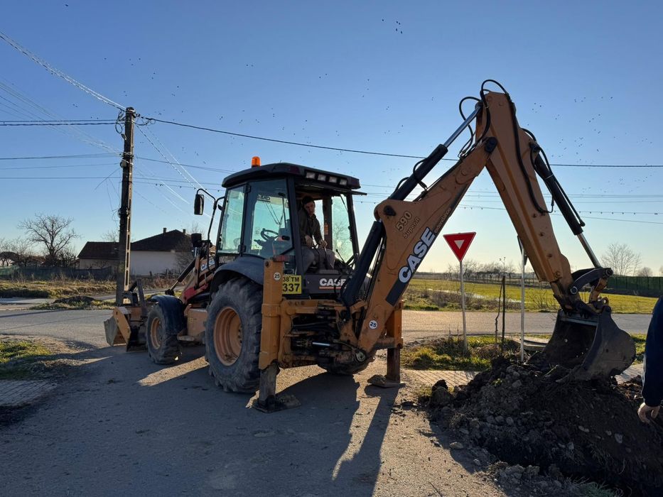 Inchiriez Buldoexcavator Case 590sr
