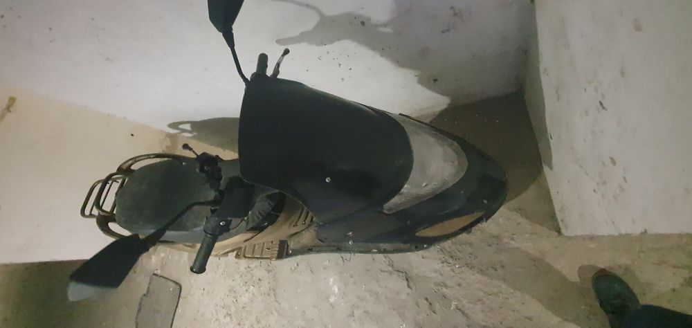 Продам скутар средним