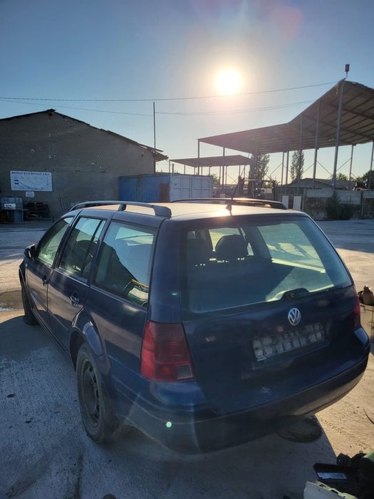 Dezmembrez Volkswagen Golf 1.6 benzina