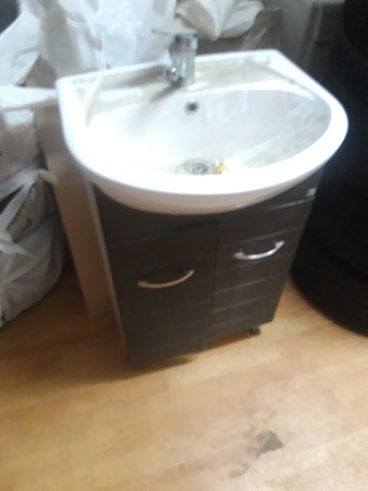 Раковина с тумбочкой