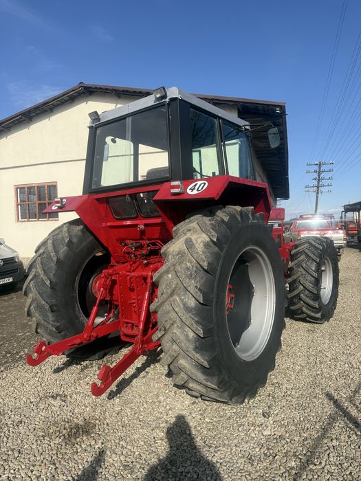 Vand sau schimb tractor International 1455
