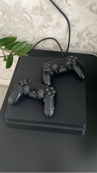 Продам пс 4 с коробкой