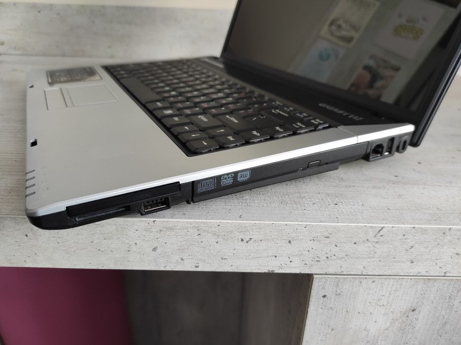 Лаптоп GIGABYTE W566U-Core Duo T5550