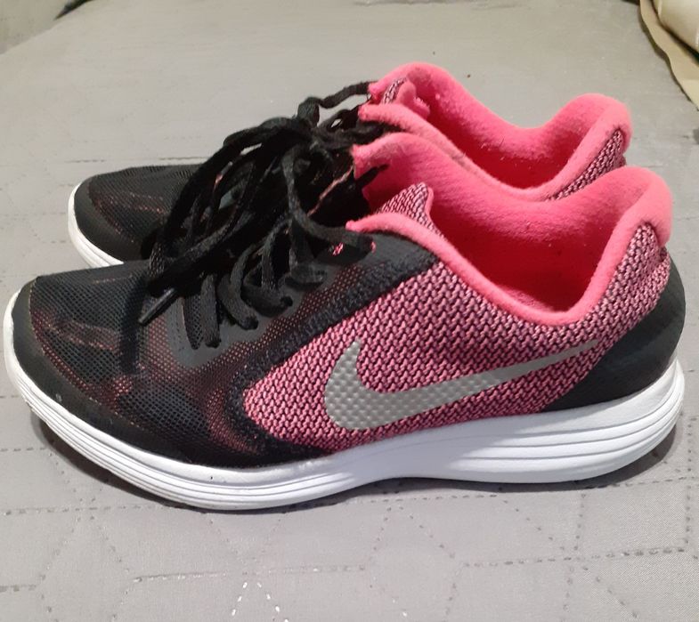 Маратонки Nike revolution 3