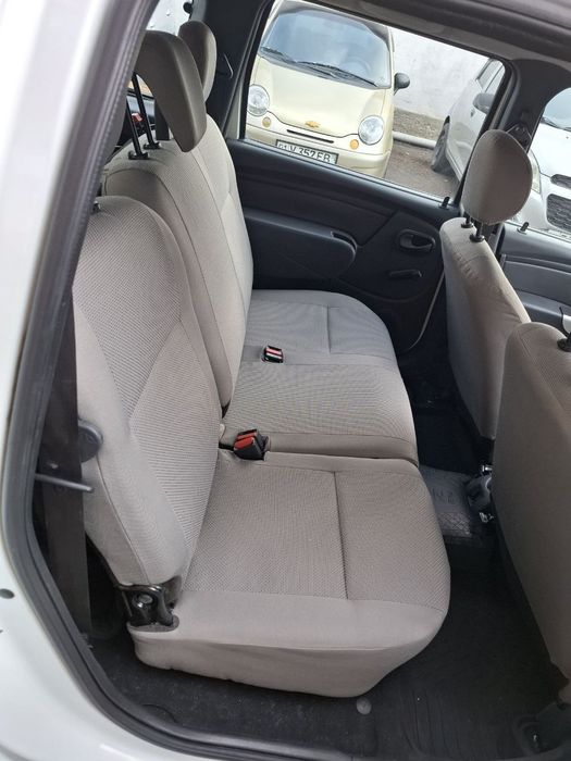 Продаётся LADA Largus, год 2015, 7 мест