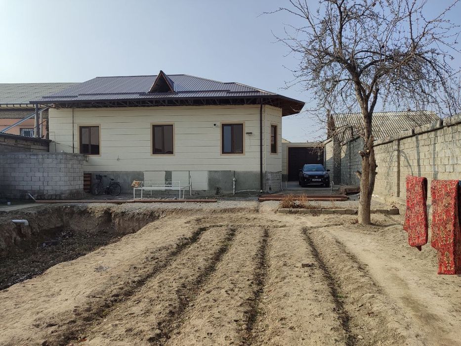 Ховли уй срочно сотилади