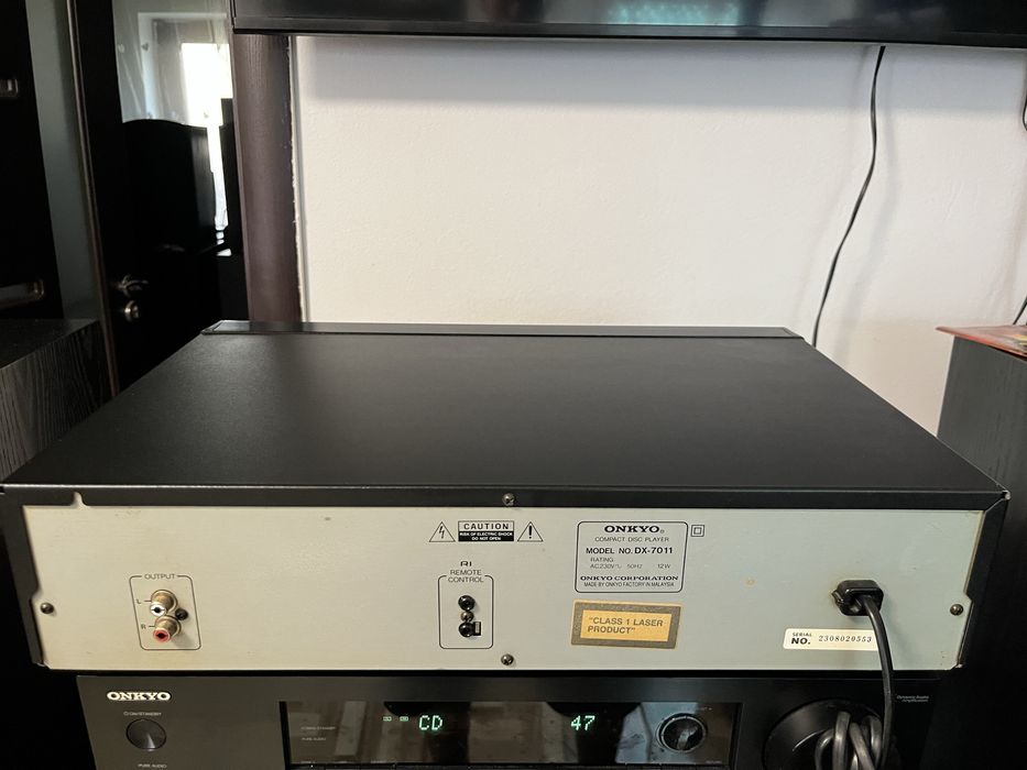 Cd-player Onkyo DX-7011 impecabil