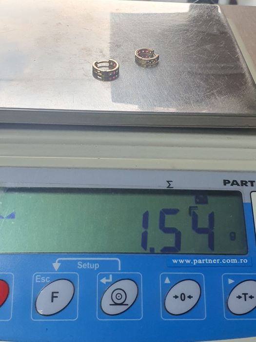 Cercei rotunzi din aur de 14K cu pietre semiprețioase mov și albe 1,54