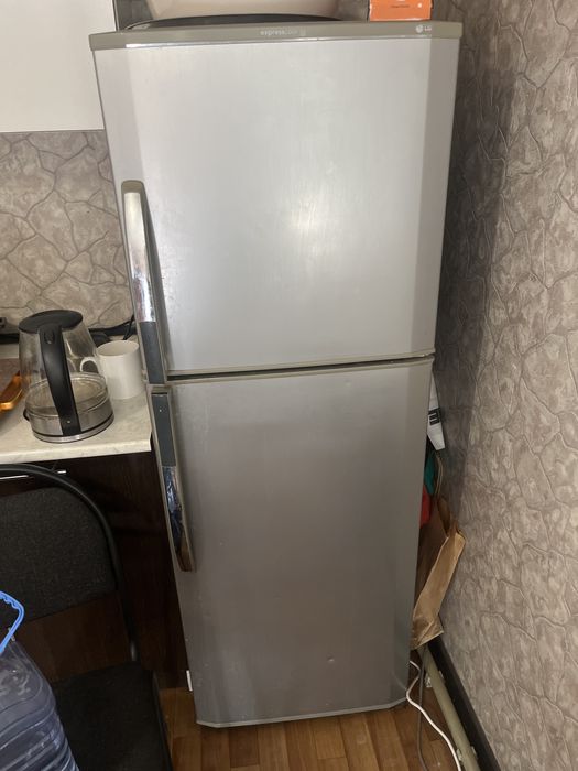 Продам холодильник LG