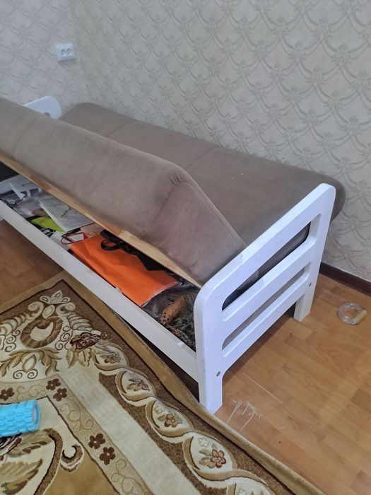 Диван почти новый