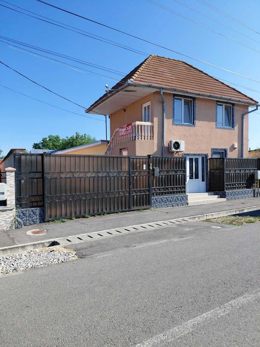 Vand spatiu compus din hala si birouri
