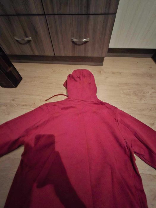 Суичър на Nike (M РАЗМЕР)