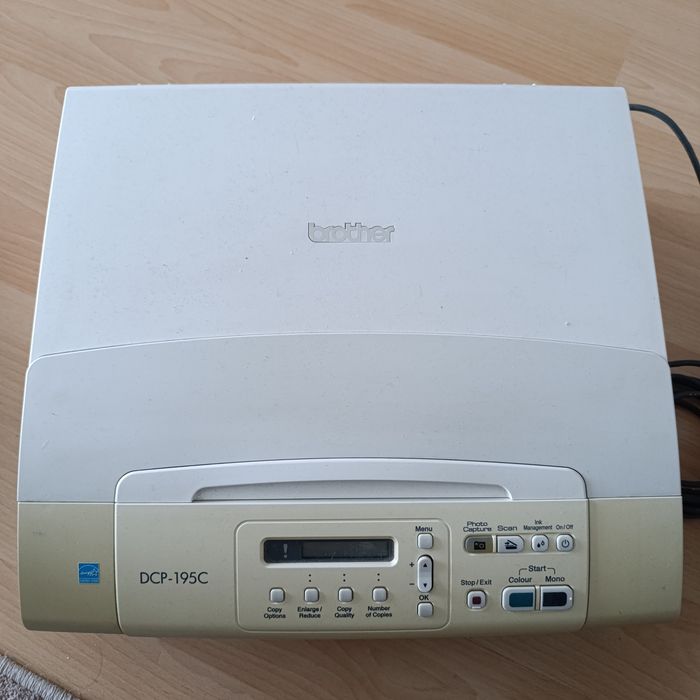 Продавам принтер,скенер и копирна машина brother dcp 195c