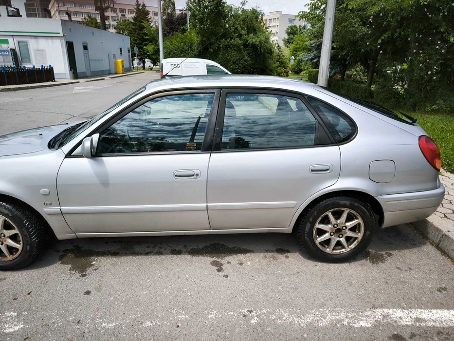 Toyota corolla 1.6; 110 к.с;  2000год.
