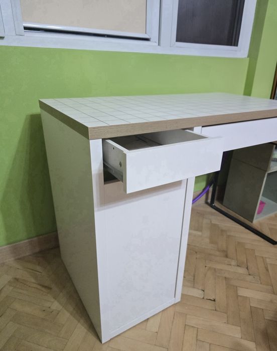 Бяло бюро от IKEA