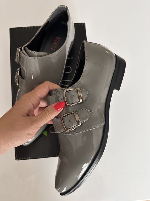 Нови лачени обувки Nickels